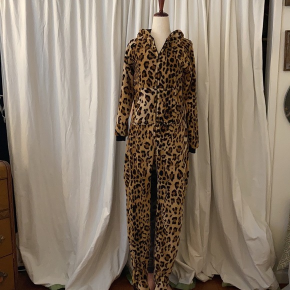 Footed Animal print leopard one piece pajamas, size XL kids, great costume! - Picture 3 of 13